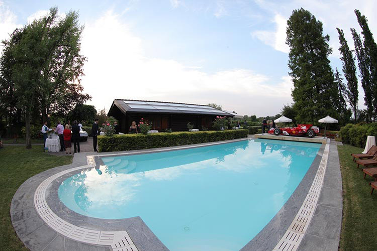 Ferrari Bordo Piscina