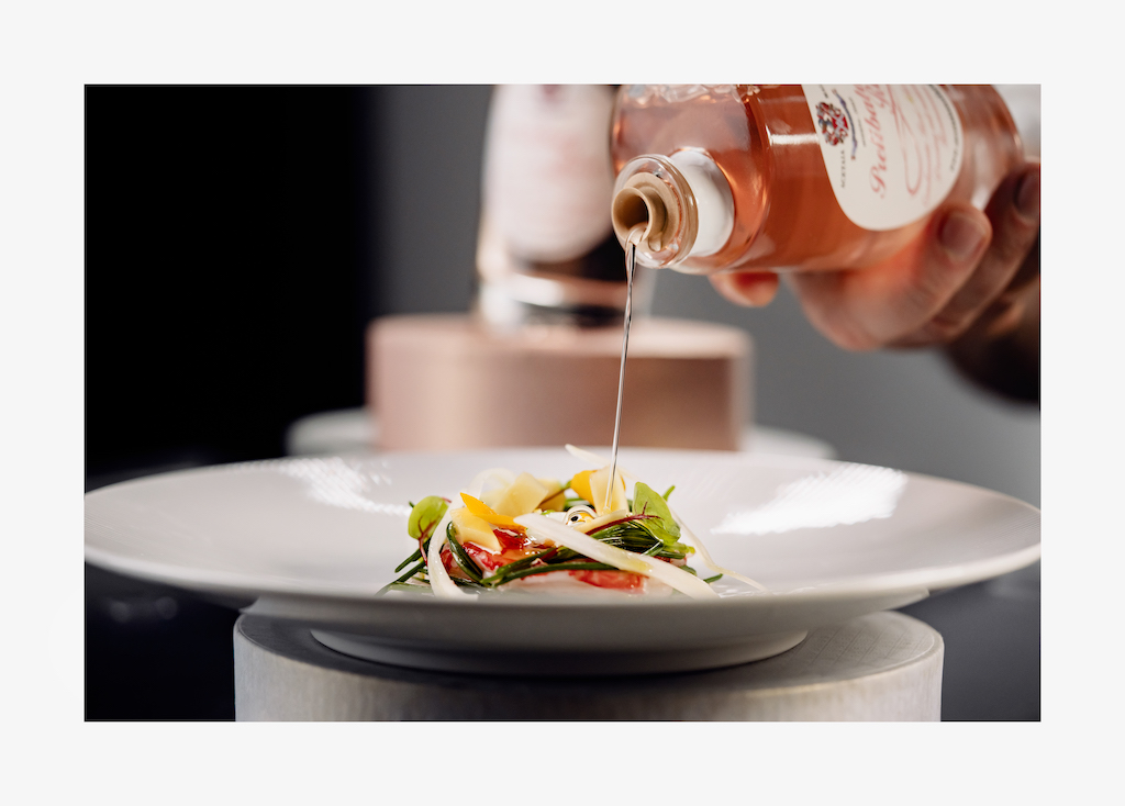 Red prawns, agretti and fennel with mango, green apple sorbet, fennel and Prelibato Rosè