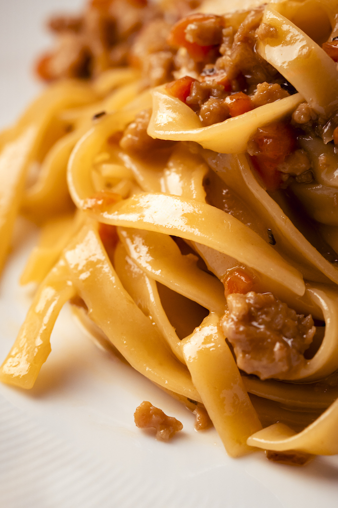 Tagliatelle al rag&ugrave; bianco con Aceto Balsamico di Modena IGP Oro