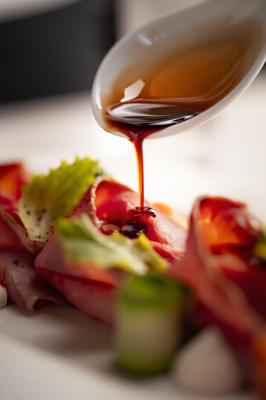 Profumi d'estate: fagottini di roast-beef, verdure croccanti e Saporoso-title
